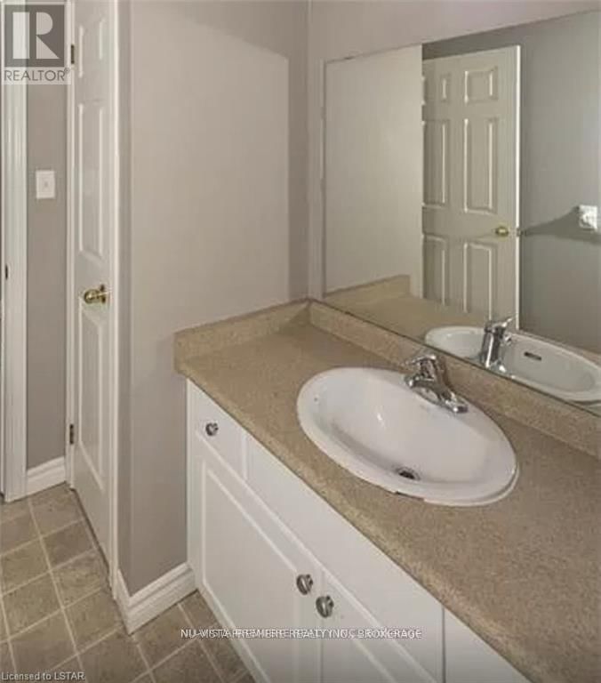 16 - 600 SARNIA ROAD Image 11
