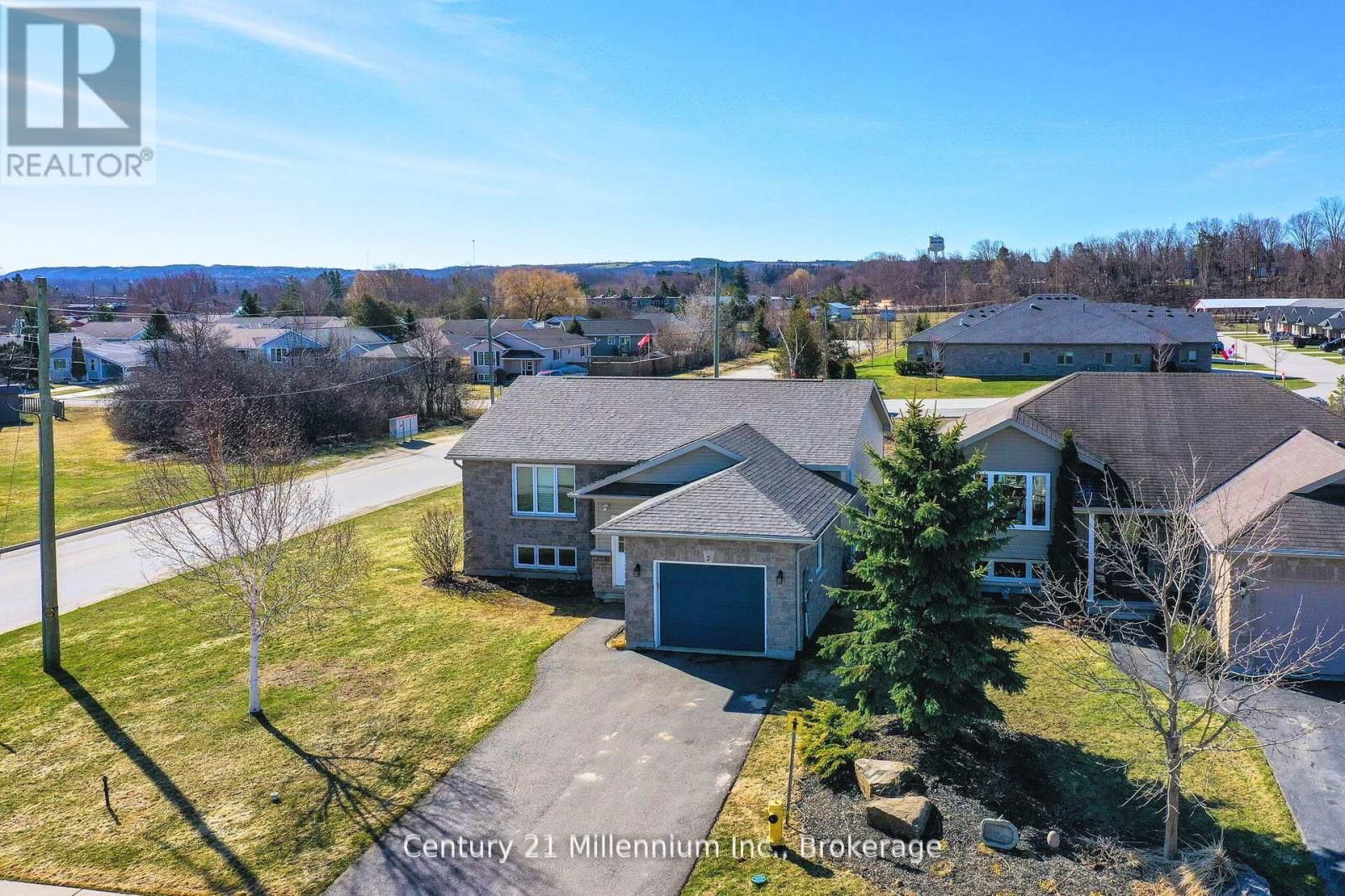 2 ST ANDREWS DRIVE Image 1
