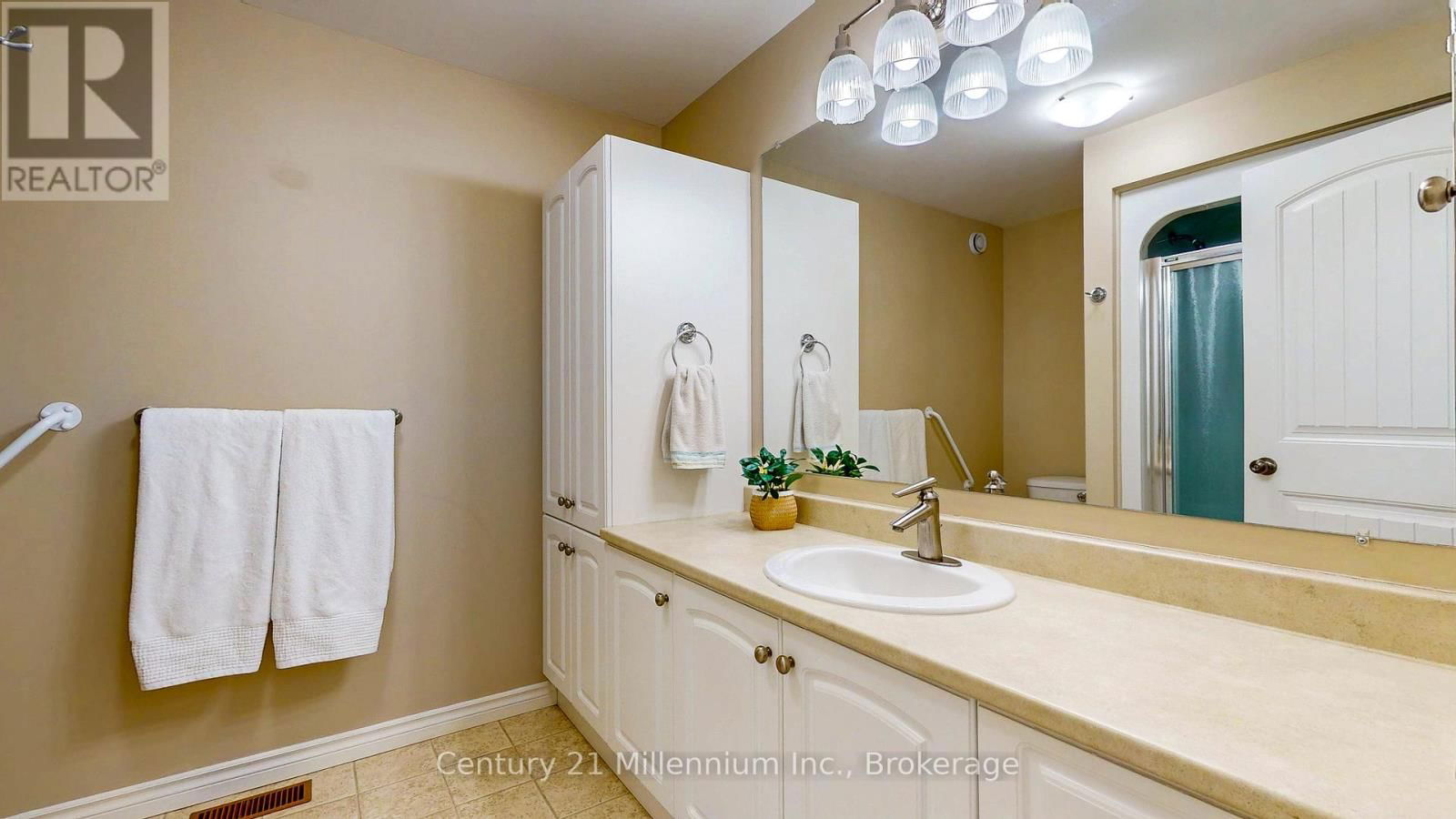 2 ST ANDREWS DRIVE Image 32