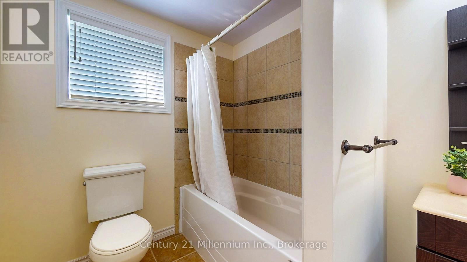 2 ST ANDREWS DRIVE Image 41