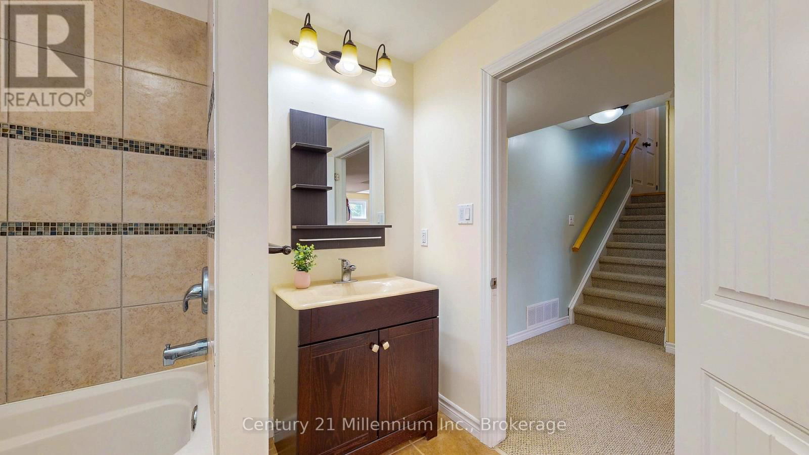 2 ST ANDREWS DRIVE Image 42