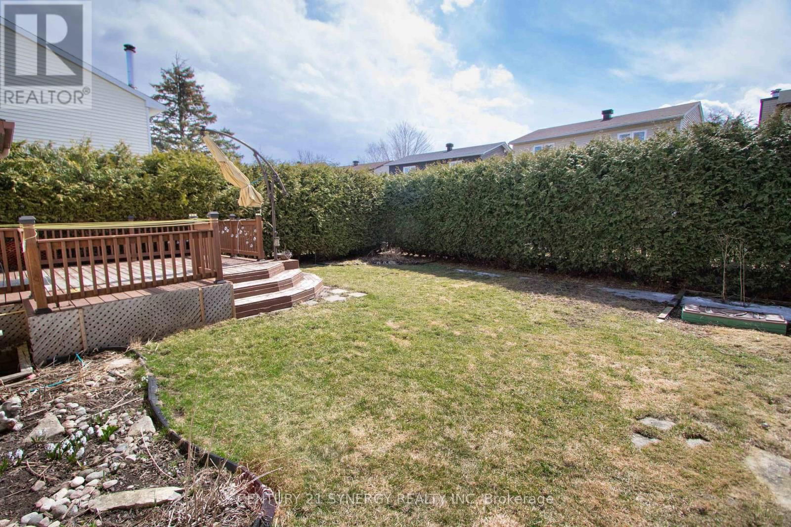626 SIMONEAU WAY Image 32