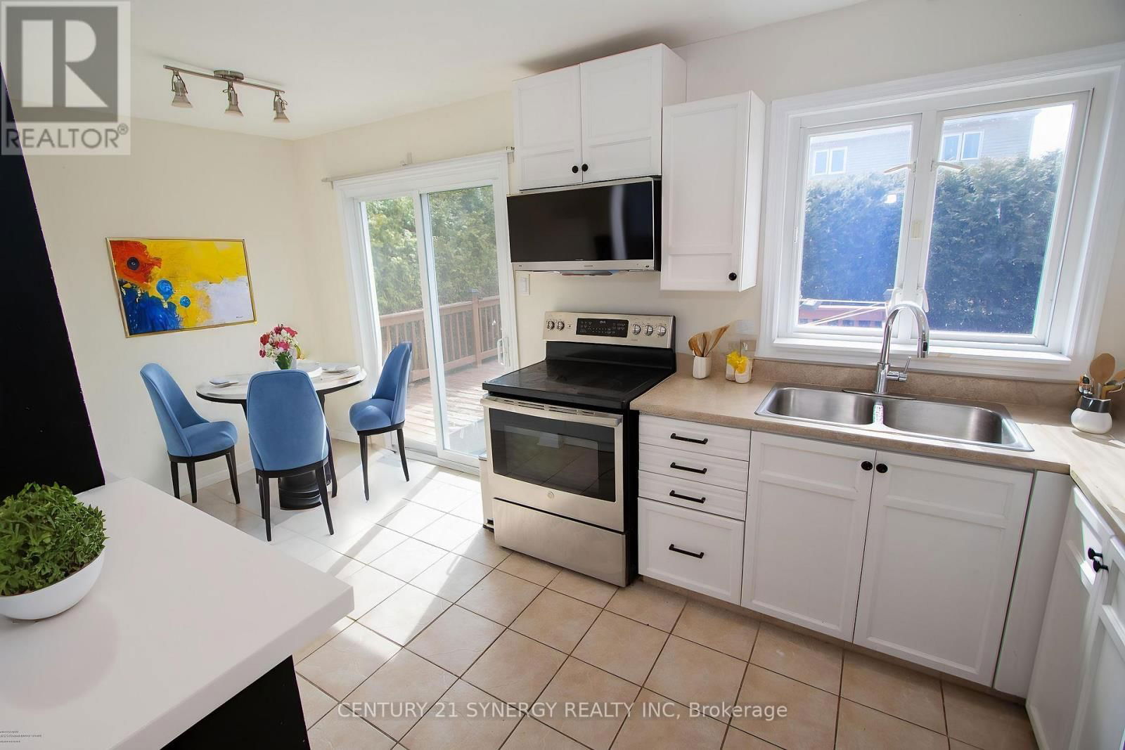 626 SIMONEAU WAY Image 7