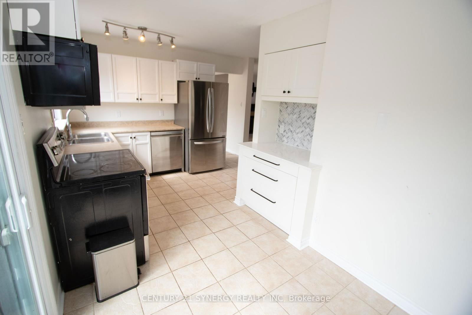 626 SIMONEAU WAY Image 8