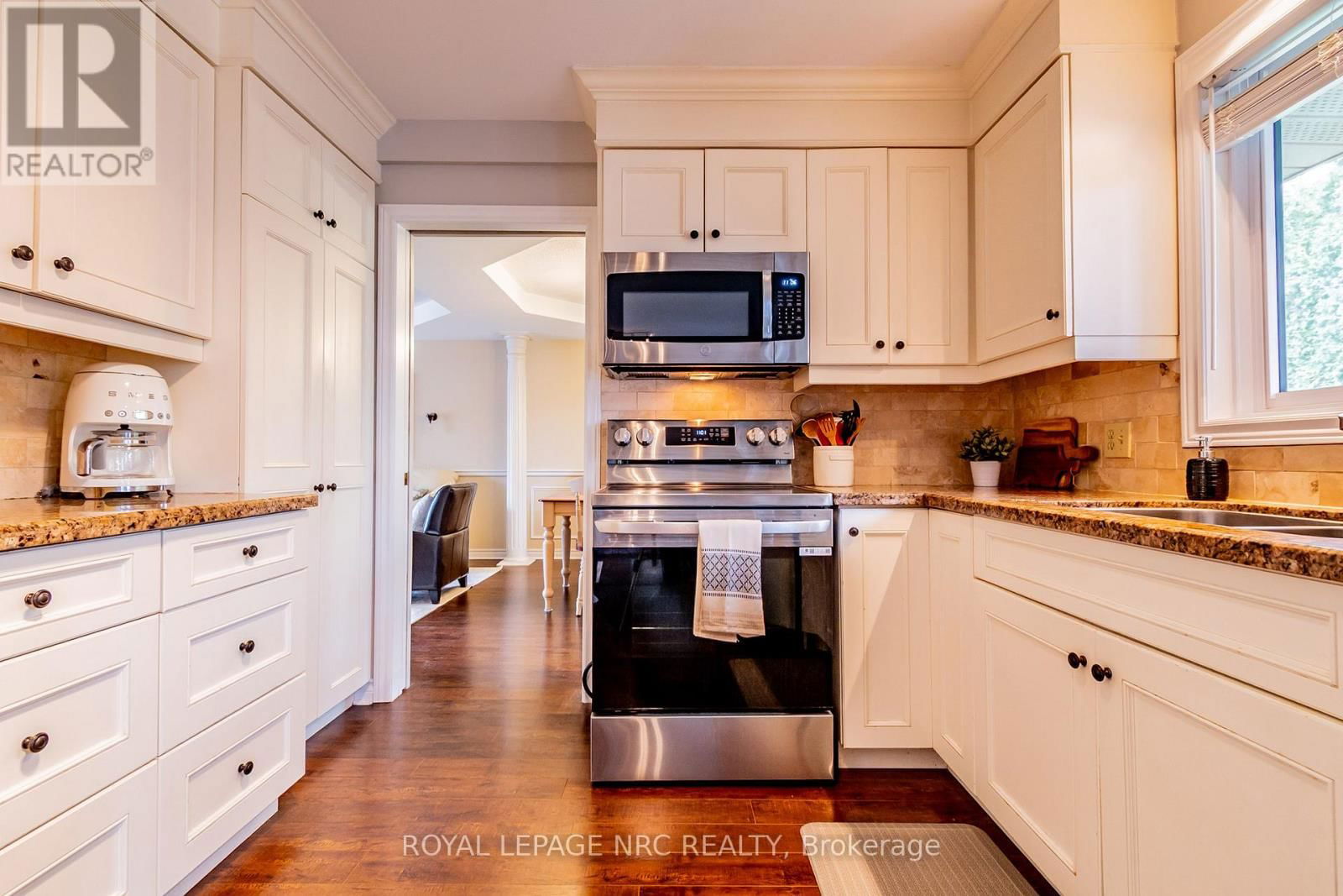 2675 MOUNTAINCREST AVENUE Image 11