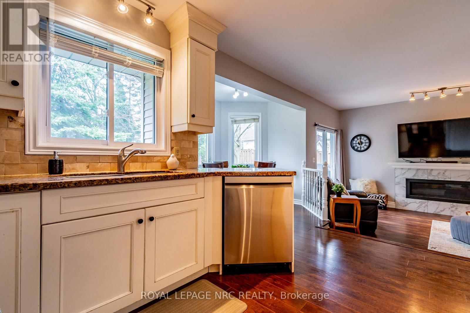 2675 MOUNTAINCREST AVENUE Image 12