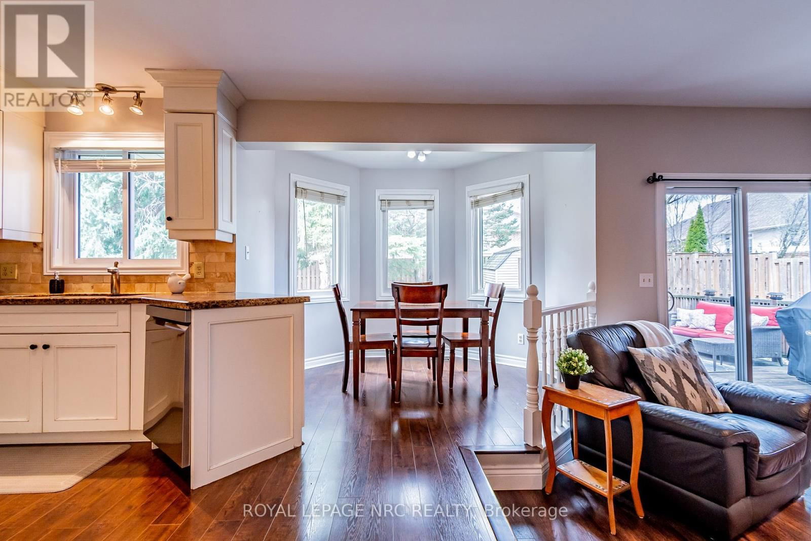2675 MOUNTAINCREST AVENUE Image 14