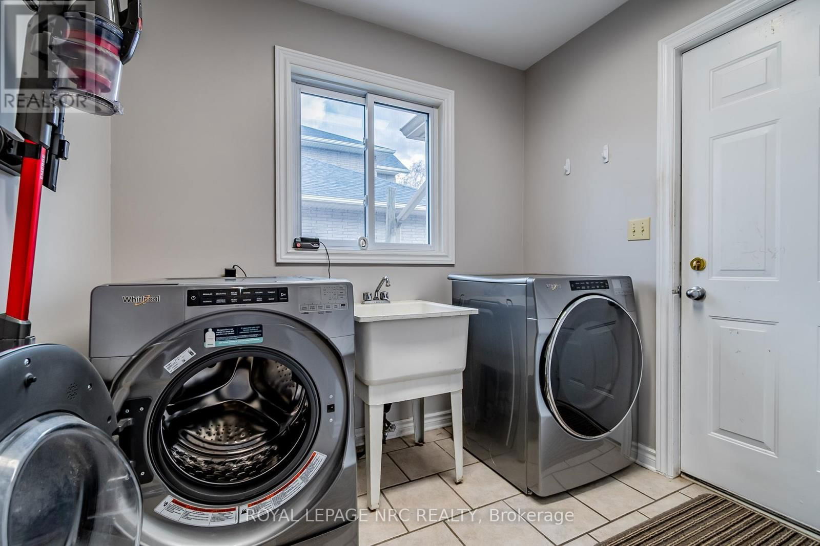 2675 MOUNTAINCREST AVENUE Image 23