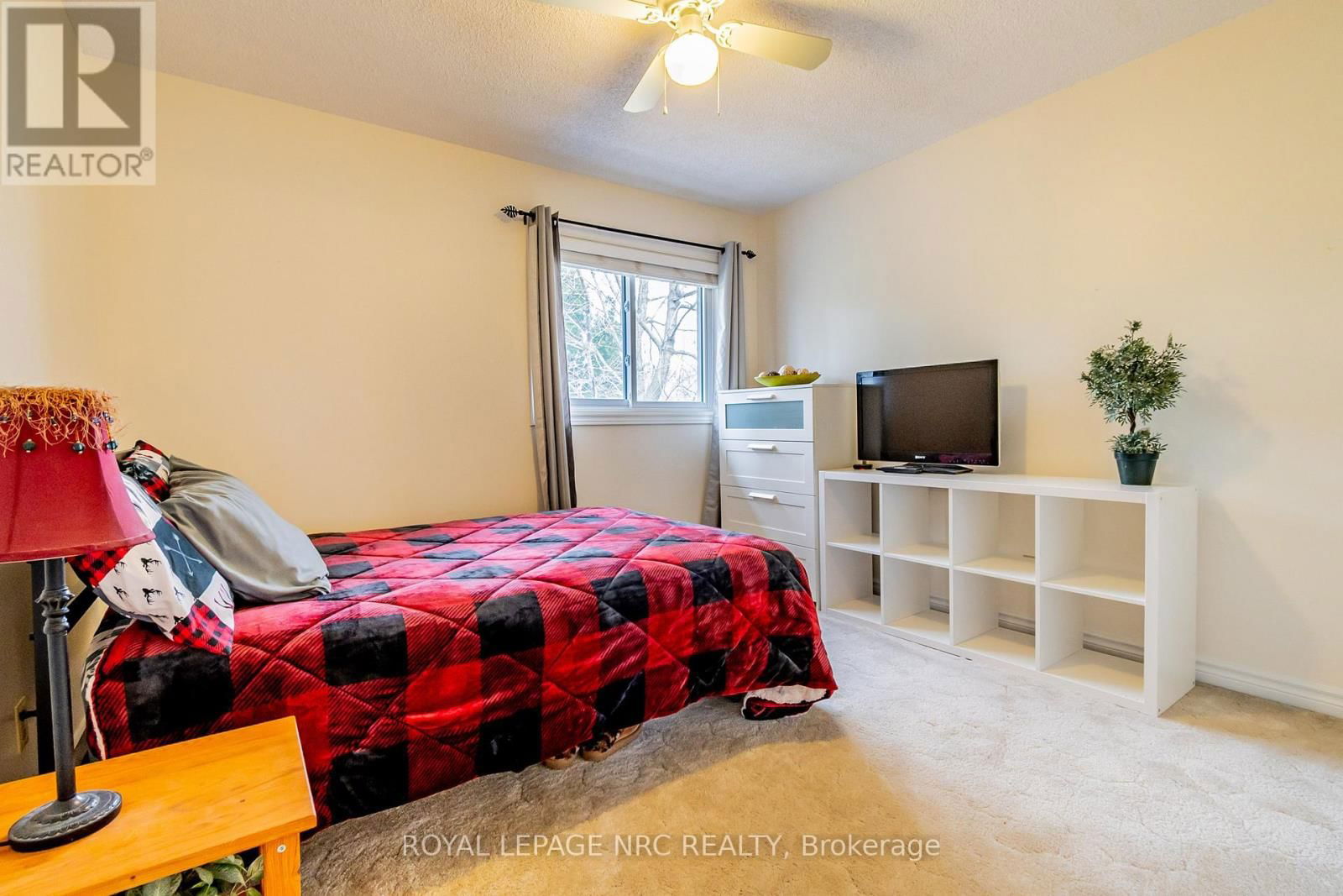 2675 MOUNTAINCREST AVENUE Image 25