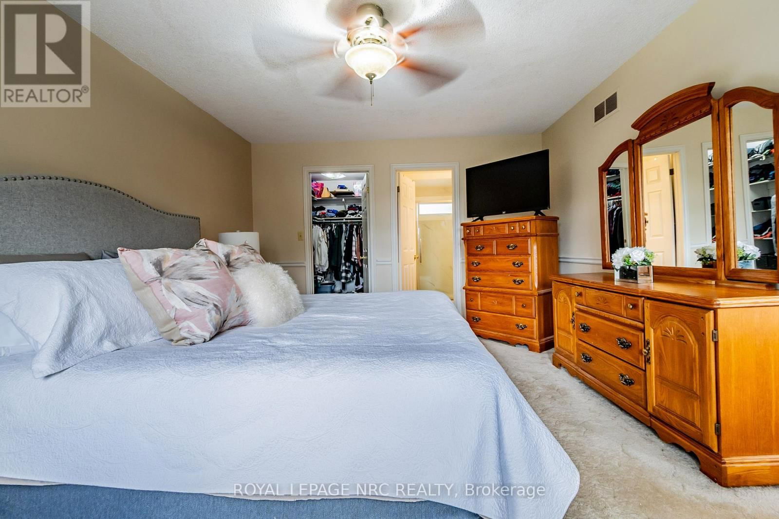 2675 MOUNTAINCREST AVENUE Image 32