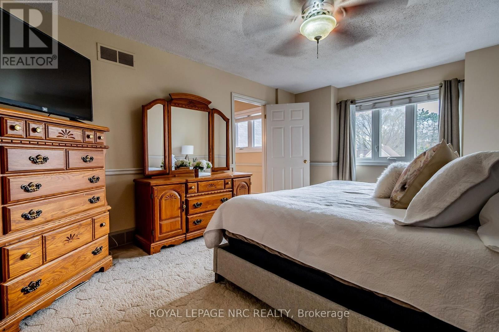 2675 MOUNTAINCREST AVENUE Image 33