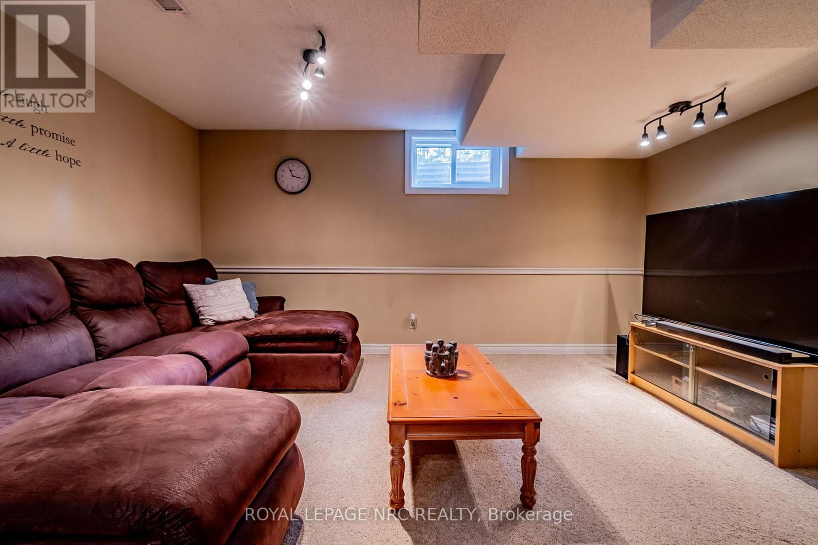 2675 MOUNTAINCREST AVENUE Image 37