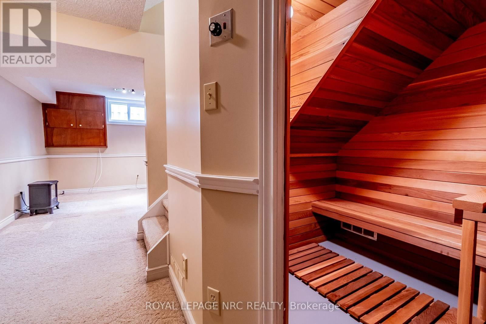 2675 MOUNTAINCREST AVENUE Image 43