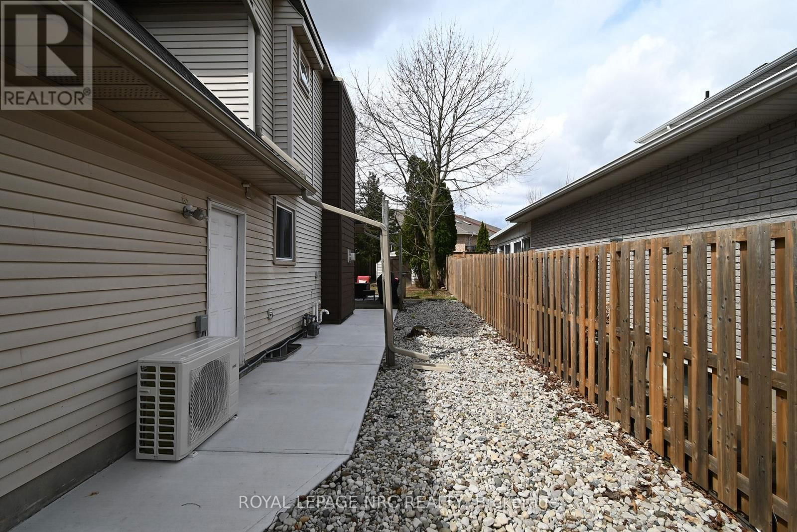 2675 MOUNTAINCREST AVENUE Image 47