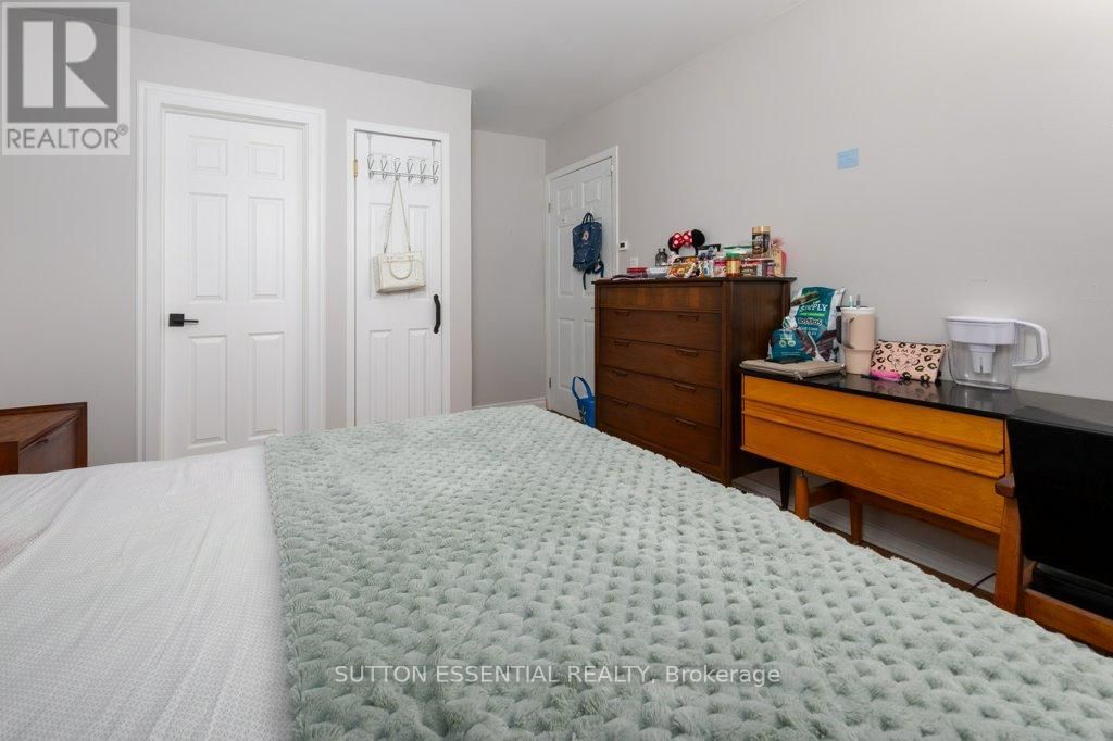64 WOODSTONE CRESCENT Image 12