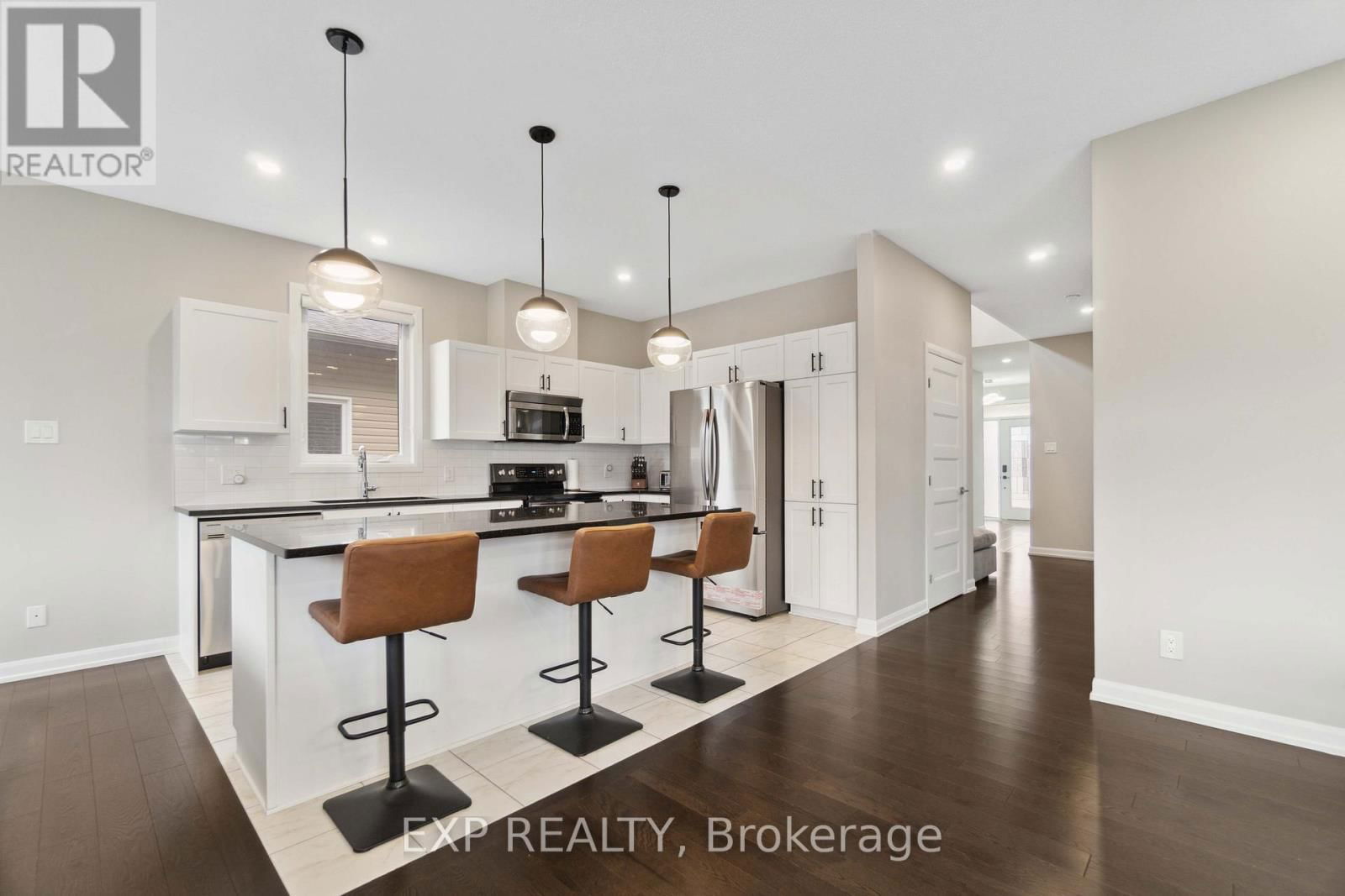 334 STERLING AVENUE Image 10