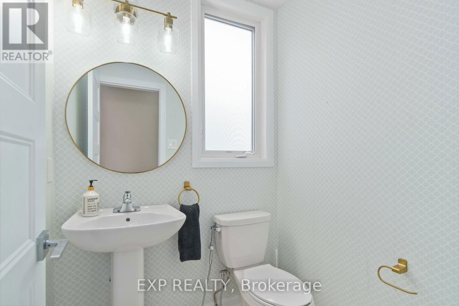 334 STERLING AVENUE Image 12