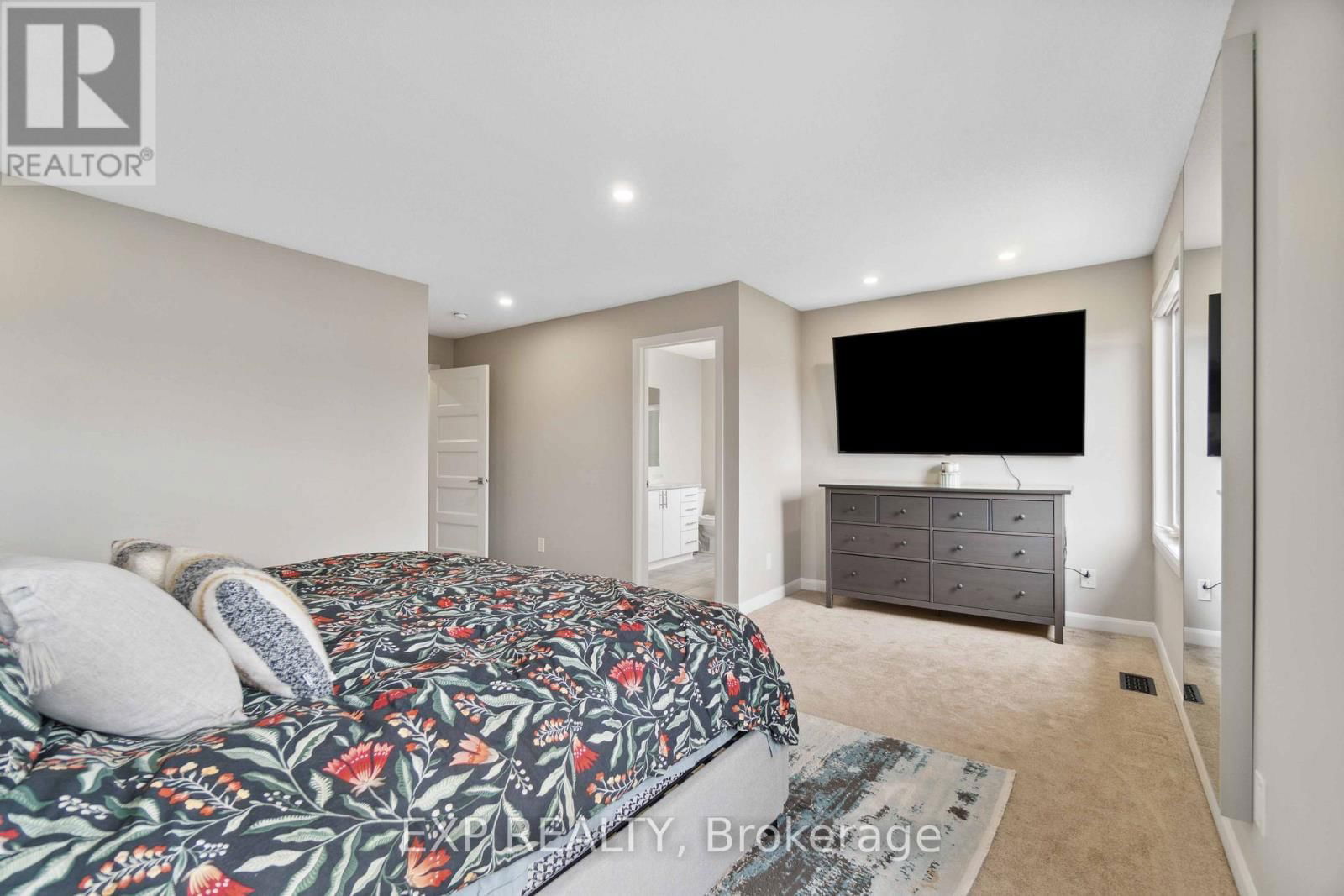 334 STERLING AVENUE Image 16
