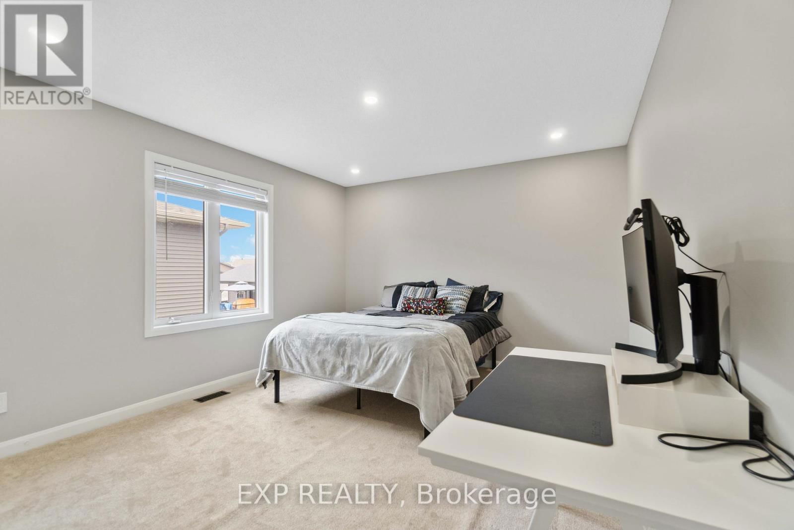 334 STERLING AVENUE Image 17