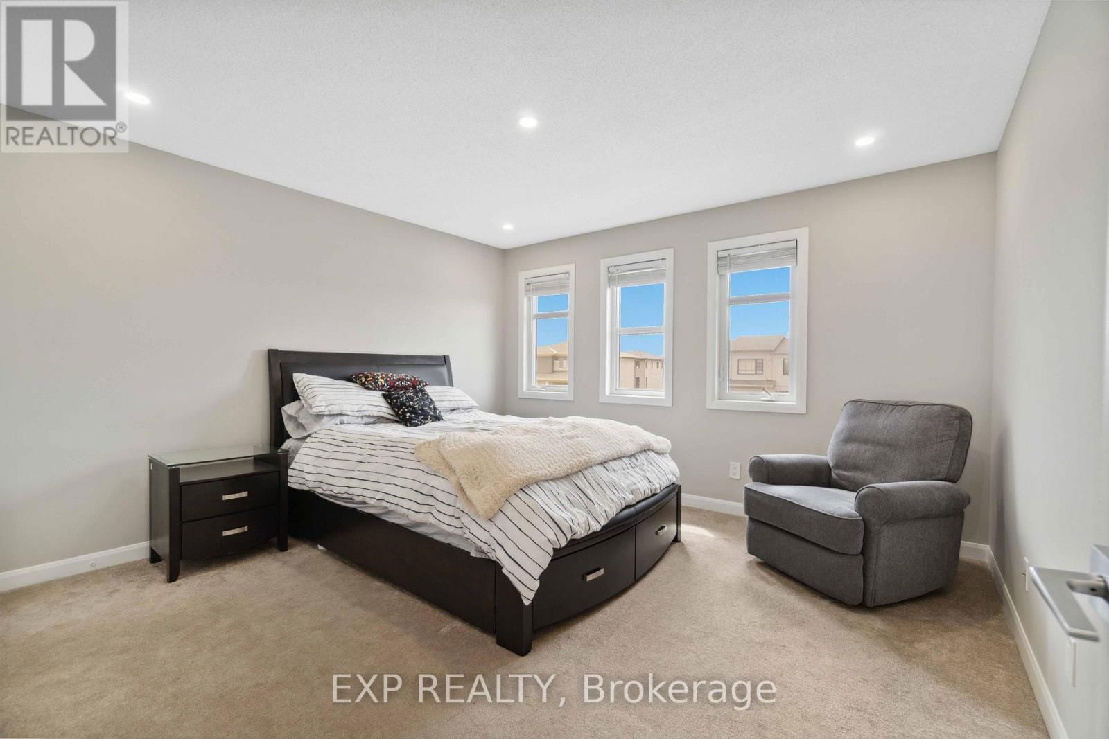 334 STERLING AVENUE Image 19