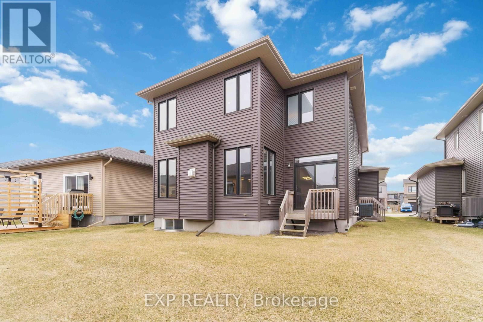 334 STERLING AVENUE Image 23