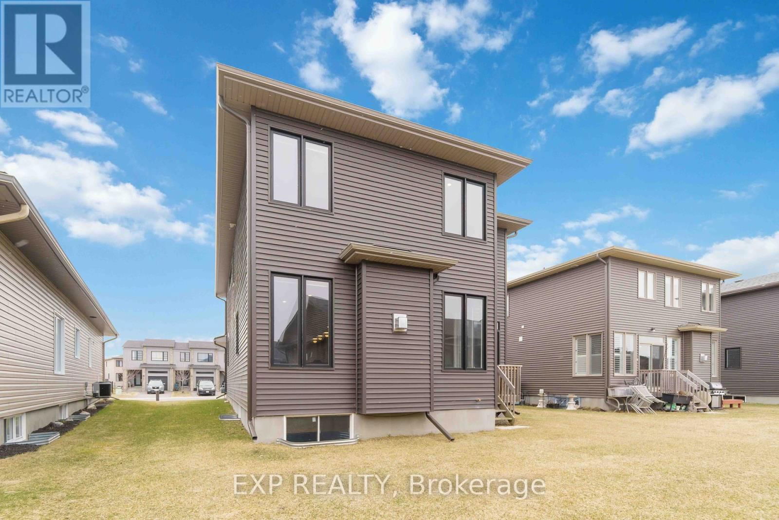 334 STERLING AVENUE Image 24