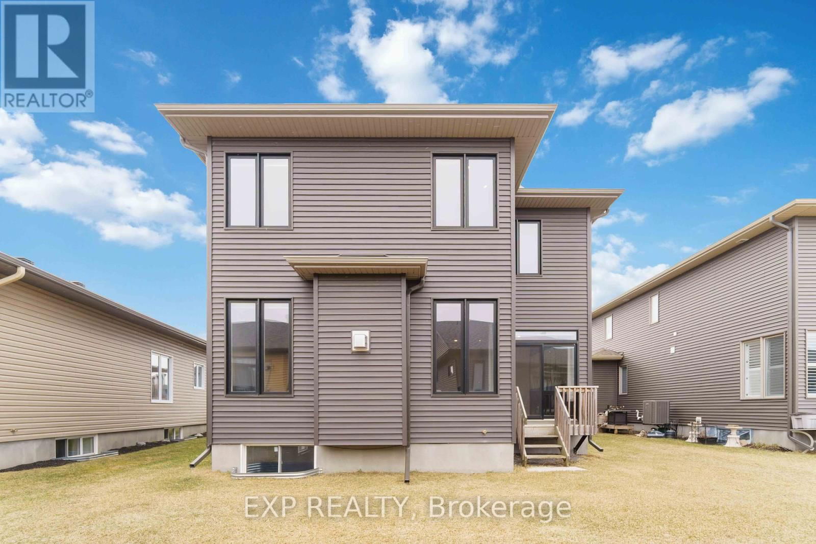334 STERLING AVENUE Image 25