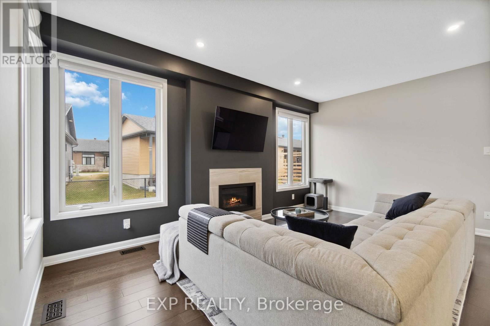 334 STERLING AVENUE Image 5