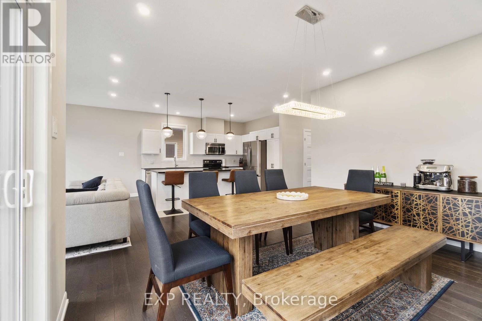 334 STERLING AVENUE Image 8
