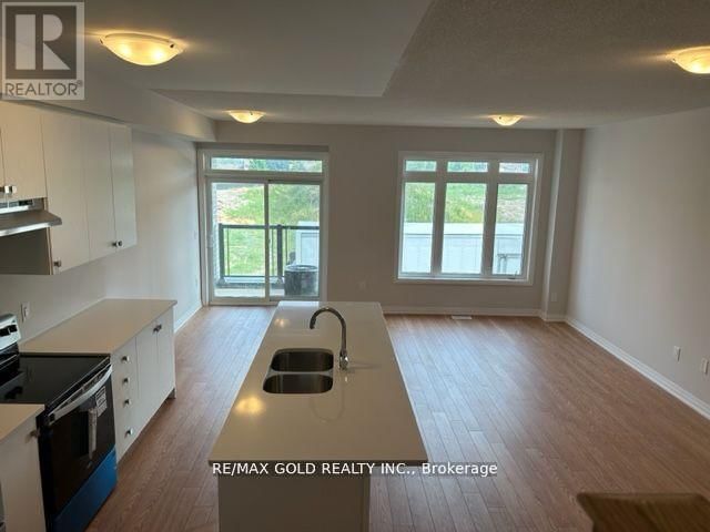 1010 - 585 COLBORNE STREET Image 3