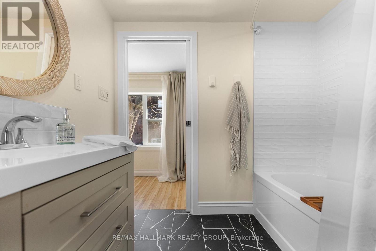 528 LOWER BYRON AVENUE Image 29