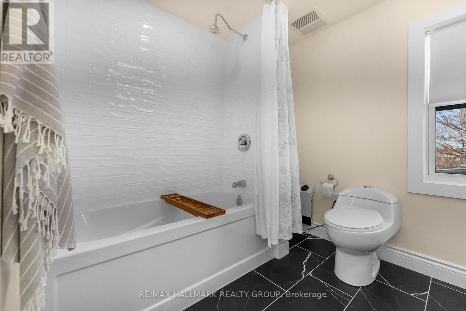 528 LOWER BYRON AVENUE Image 30