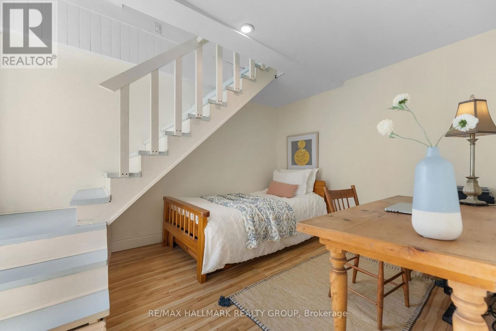 528 LOWER BYRON AVENUE Image 34