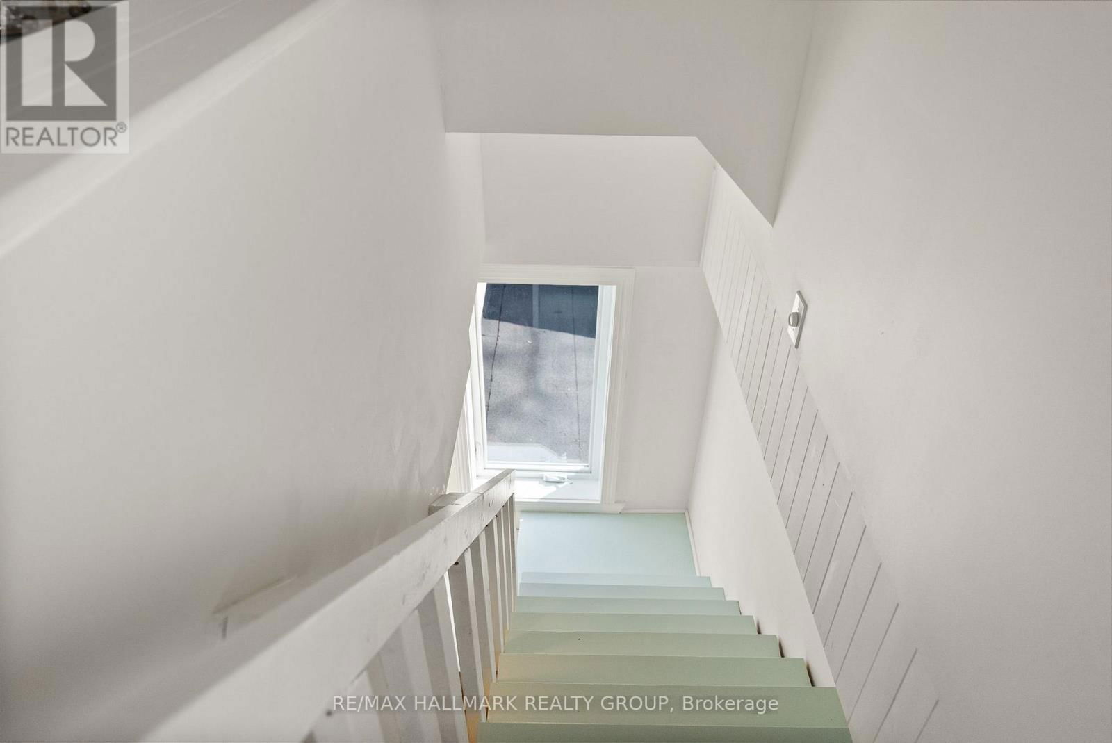 528 LOWER BYRON AVENUE Image 35