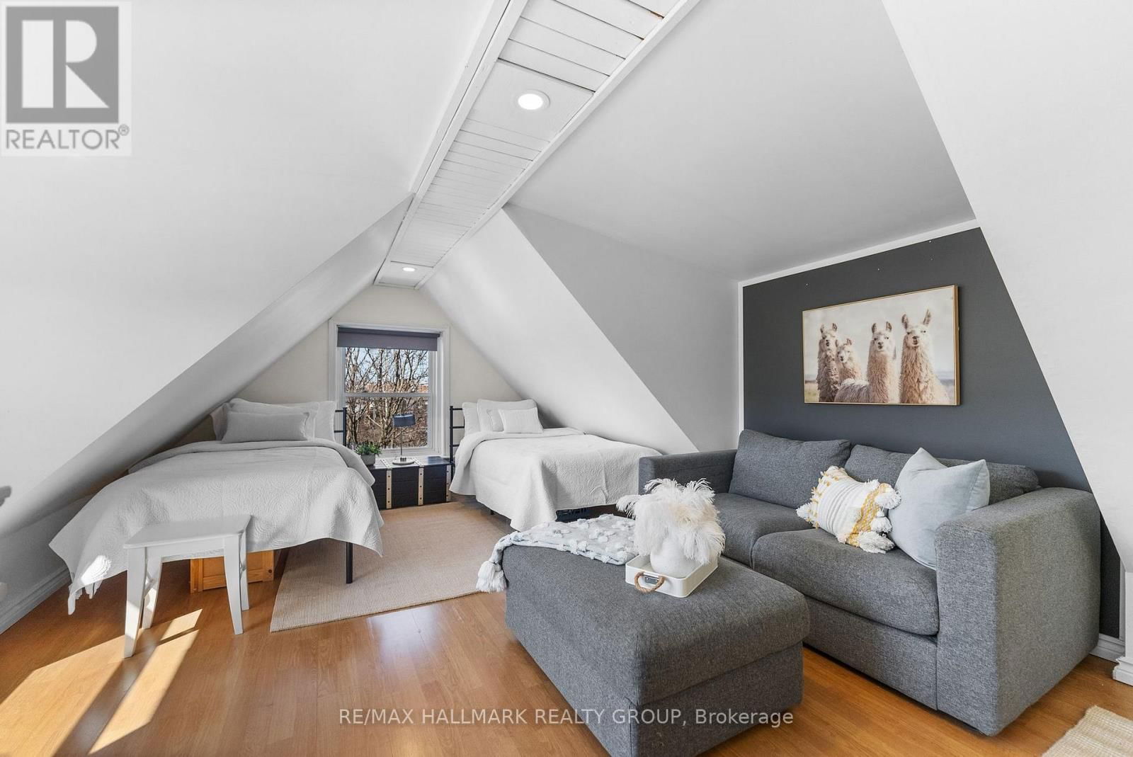 528 LOWER BYRON AVENUE Image 37