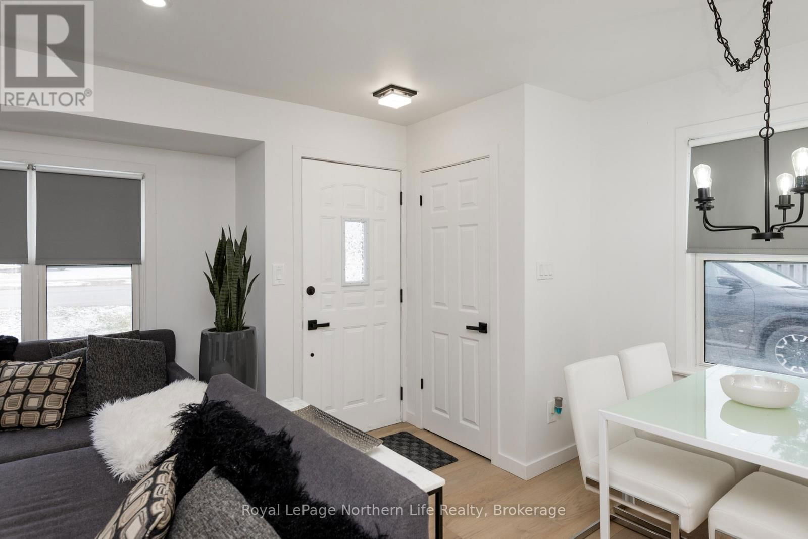 1125 JANE STREET SOUTHWEST Image 5