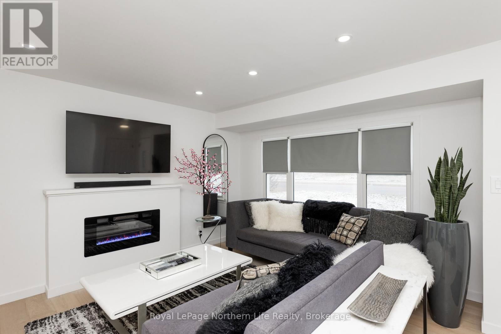 1125 JANE STREET SOUTHWEST Image 8