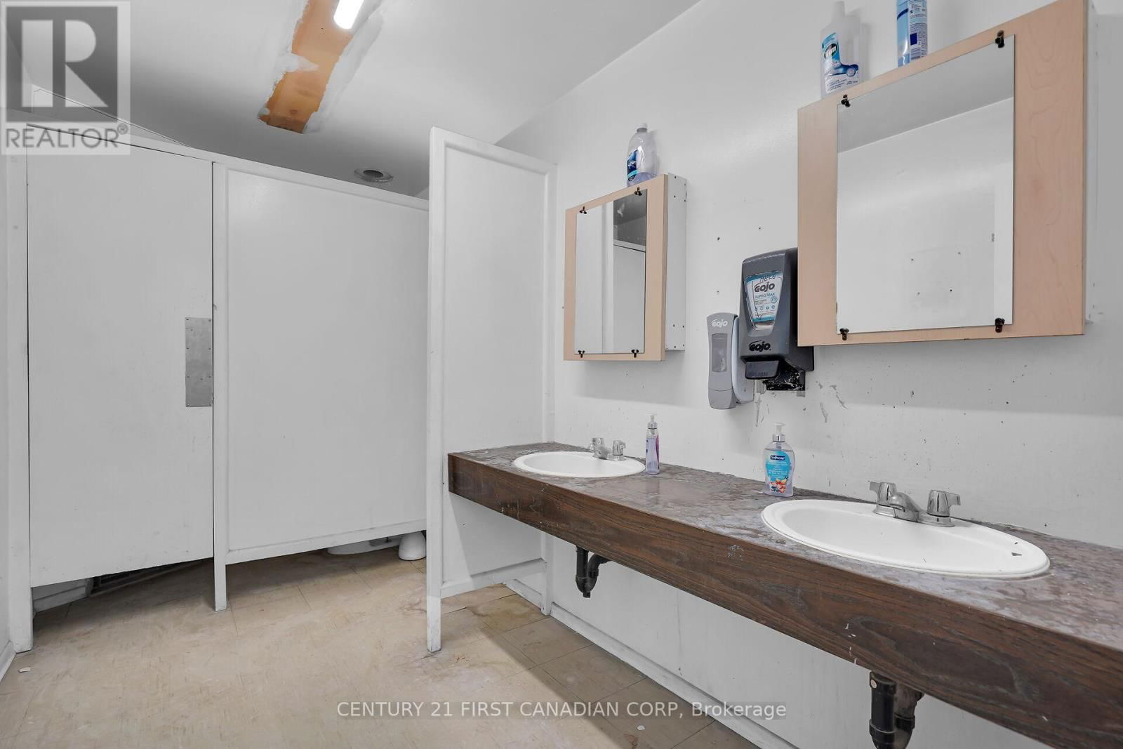 549 FIRST STREET Image 10