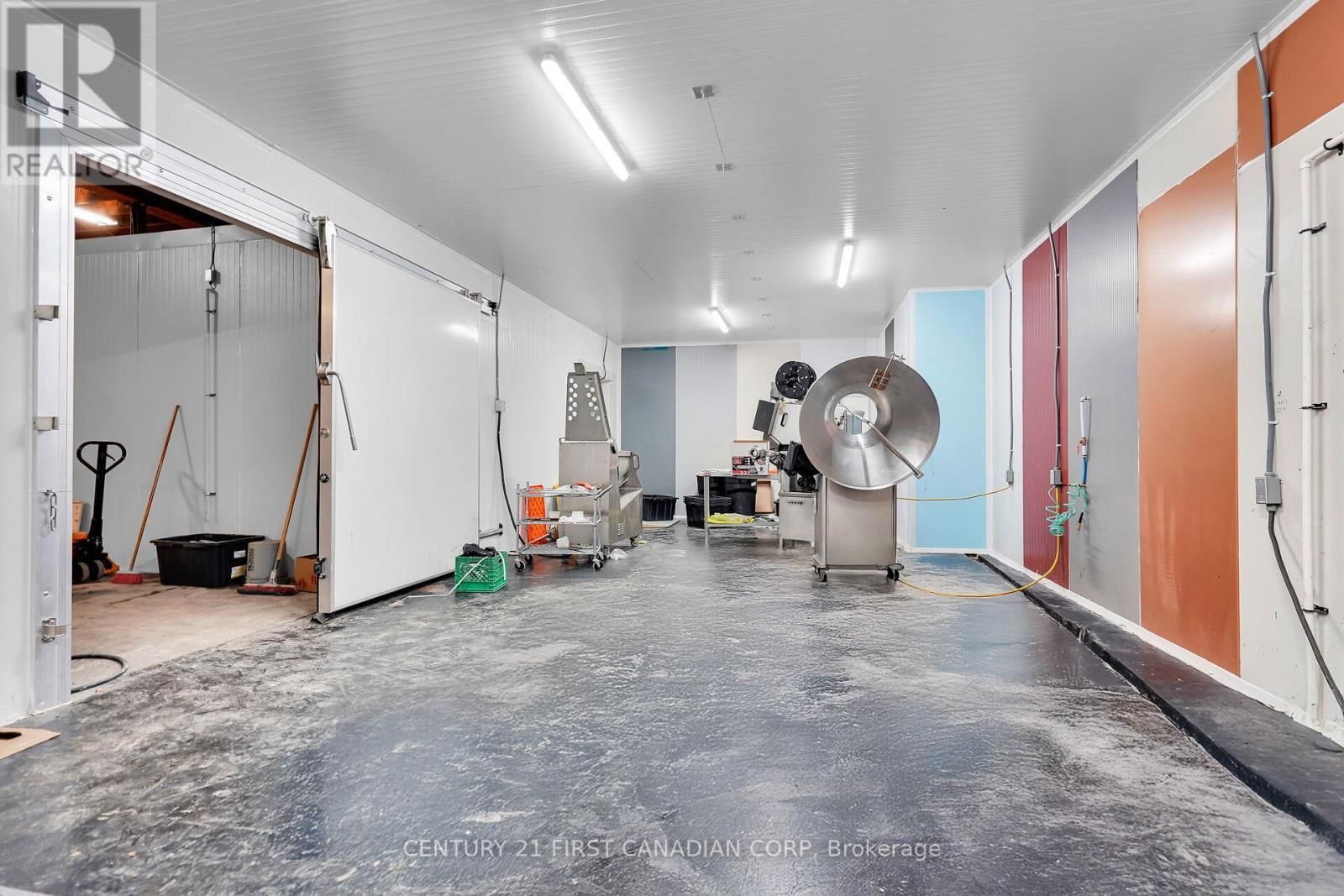 549 FIRST STREET Image 21