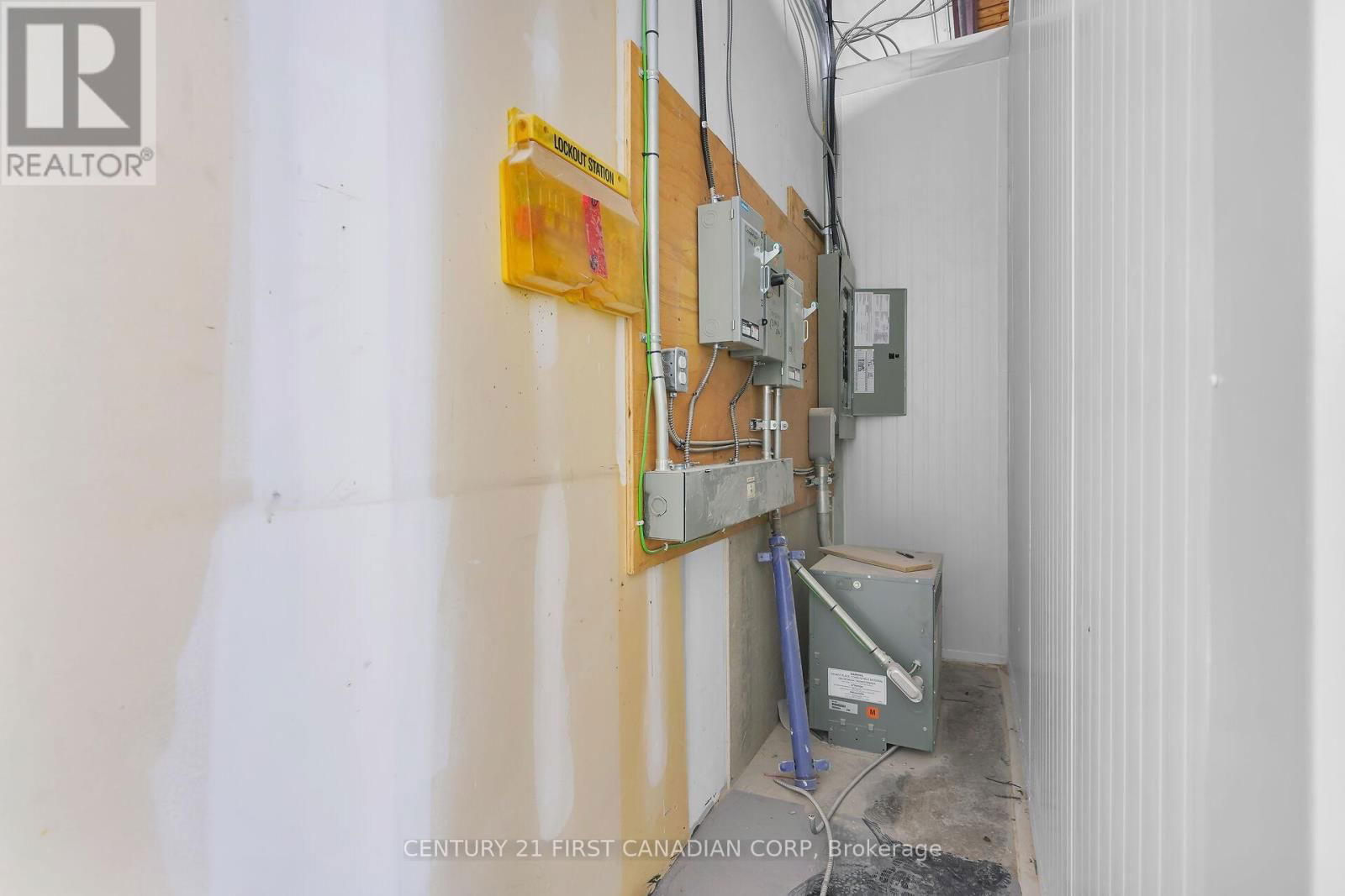 549 FIRST STREET Image 24