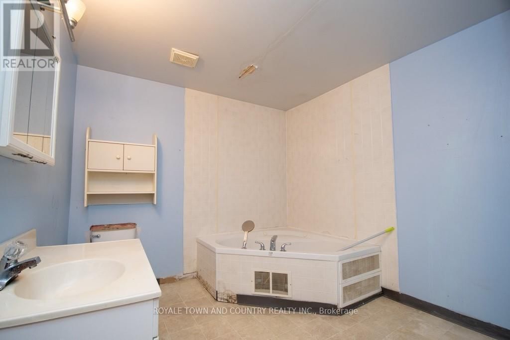 1175 HIGHWAY 7 Image 32