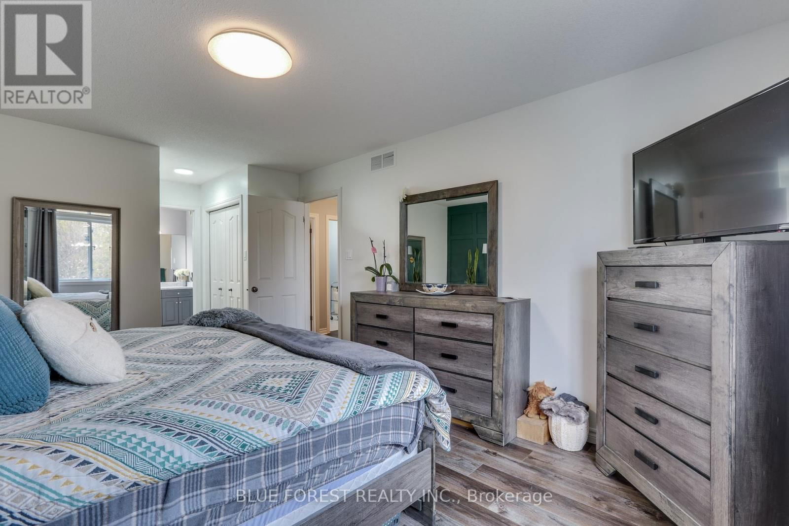 20 TURNBERRY DRIVE Image 12