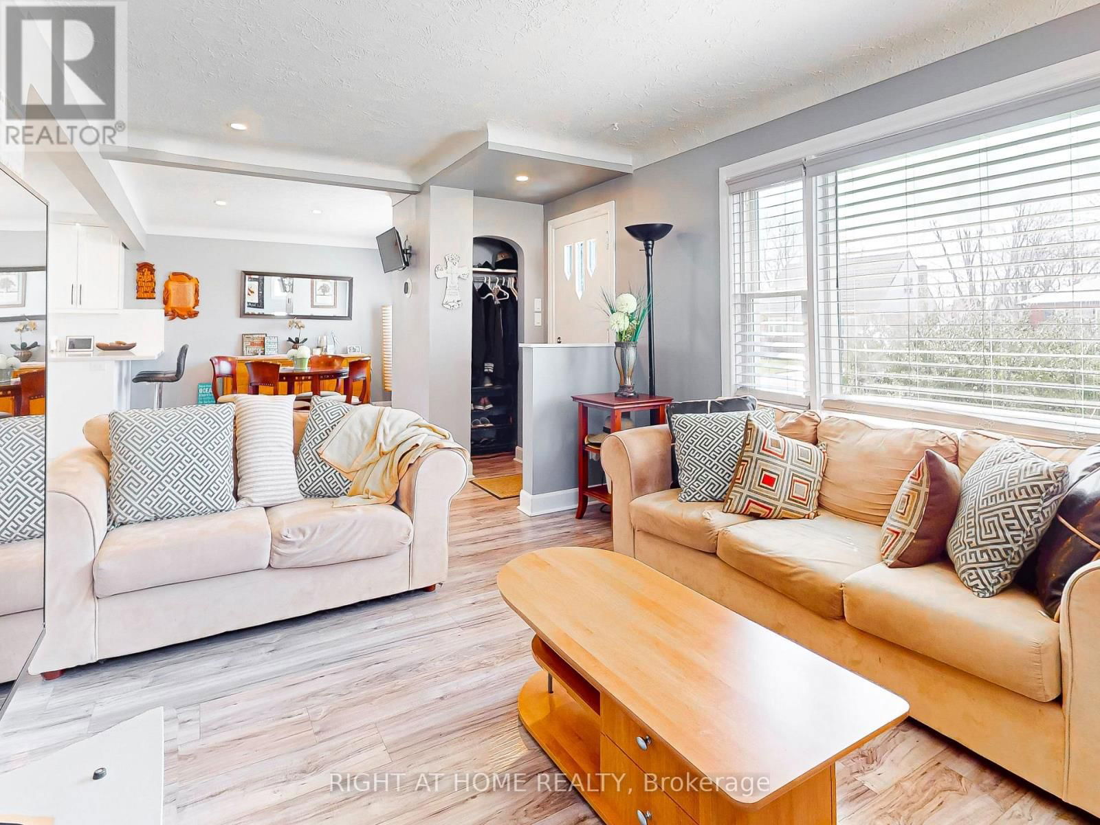 6077 COHOLAN STREET Image 17
