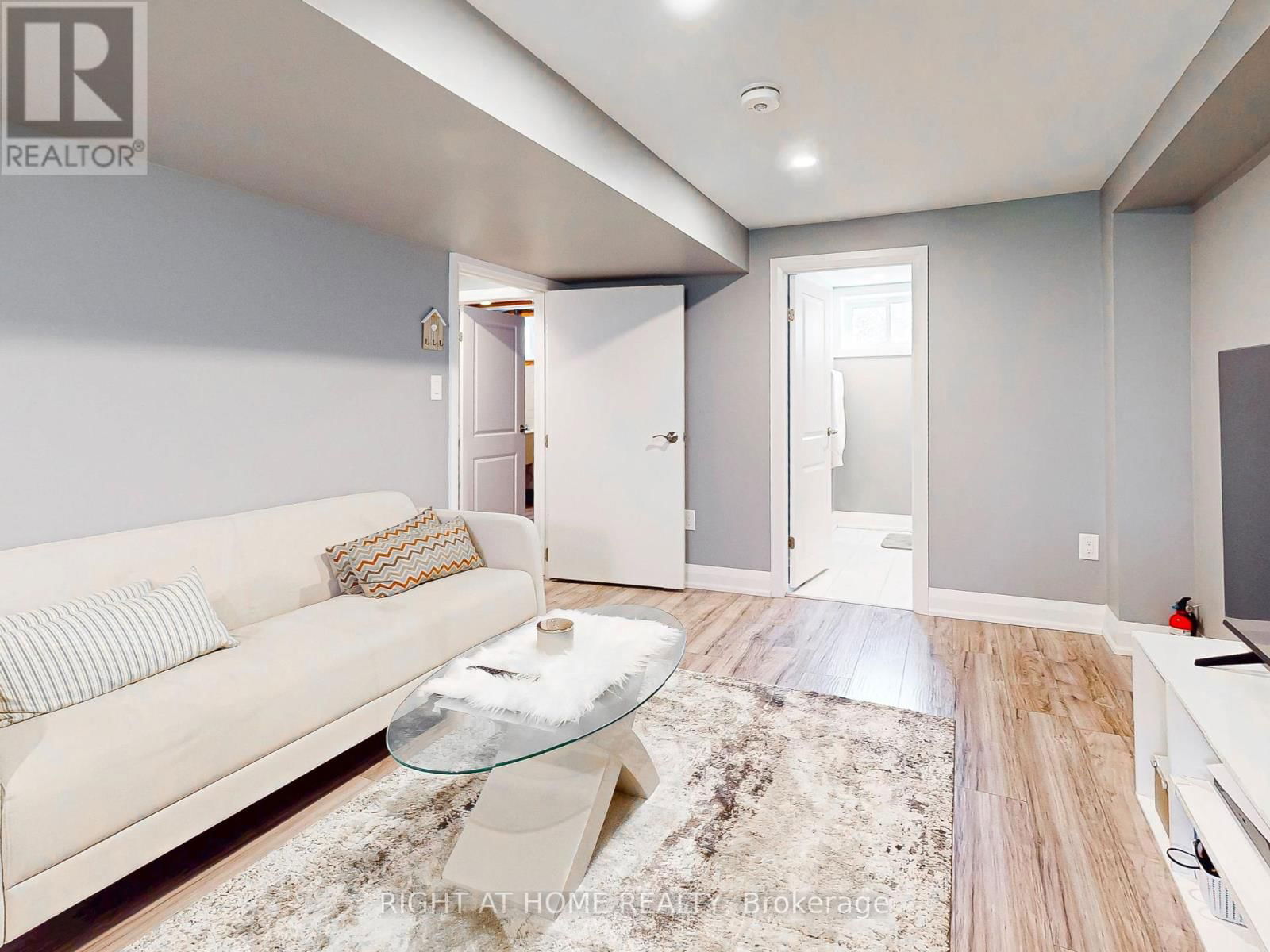 6077 COHOLAN STREET Image 29