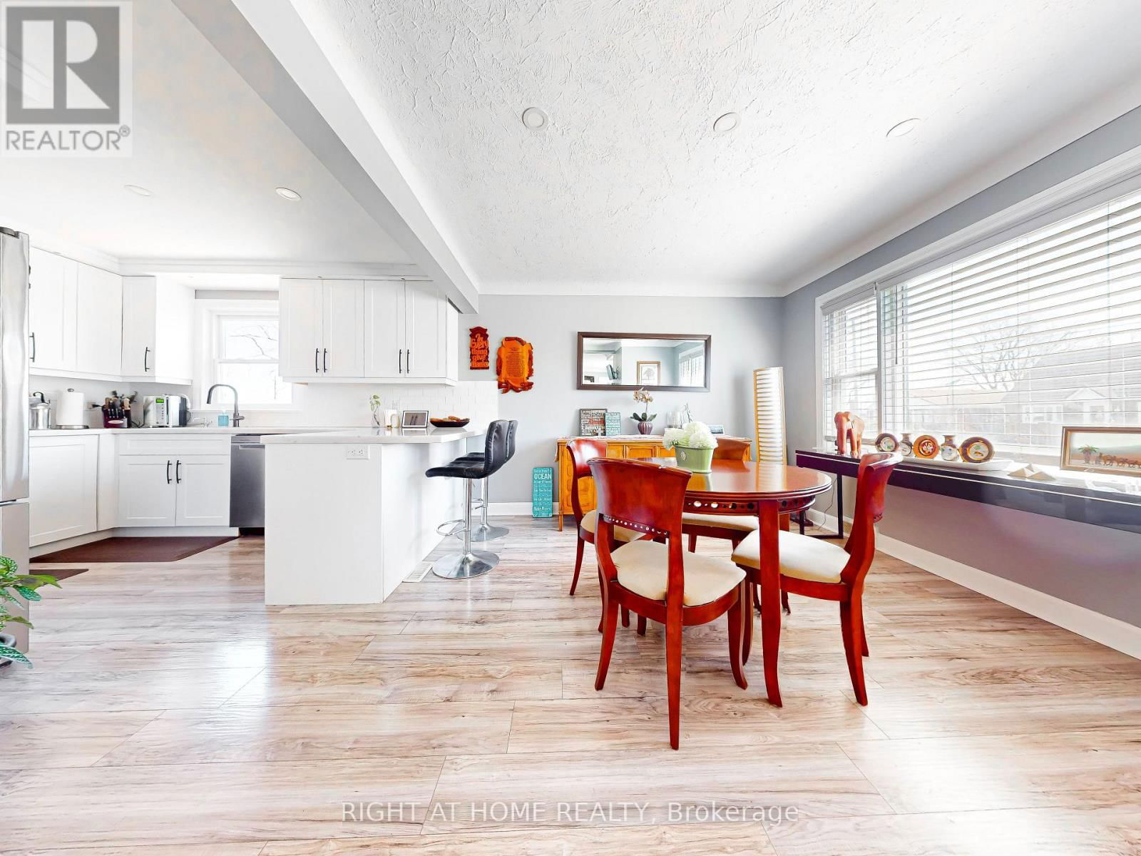 6077 COHOLAN STREET Image 6