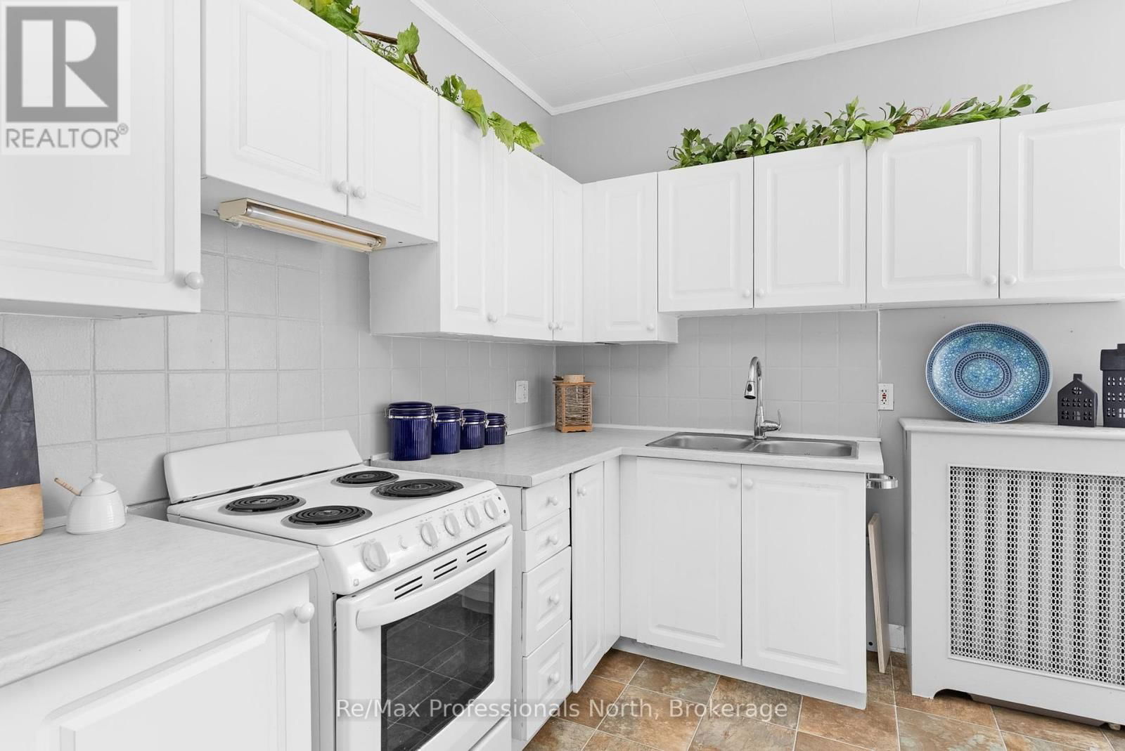 265 MUSKOKA ROAD SOUTH Image 16