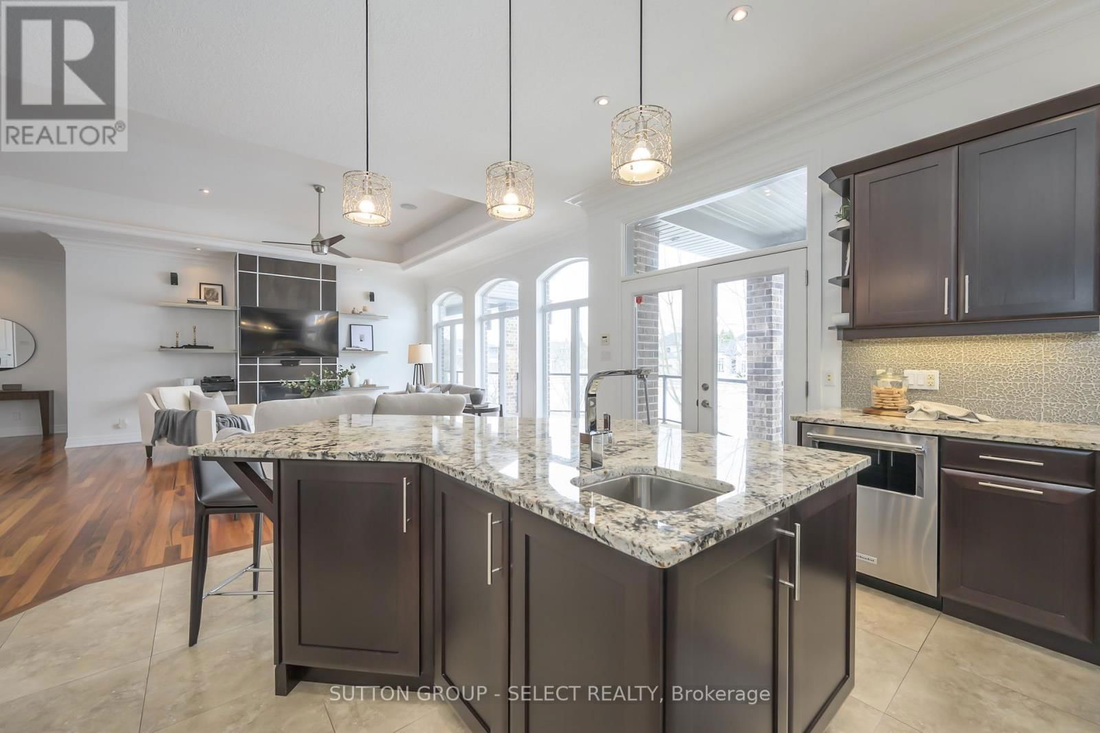7071 CLAYTON WALK Image 13