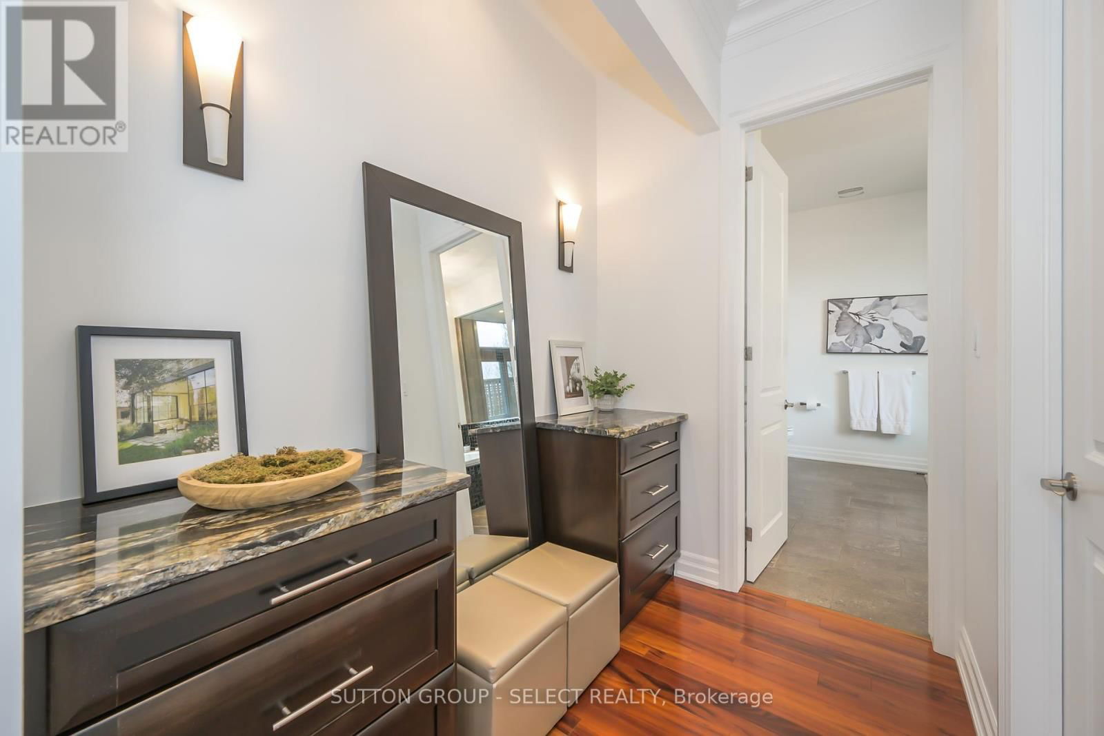 7071 CLAYTON WALK Image 16