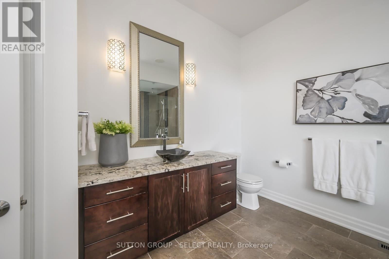 7071 CLAYTON WALK Image 18