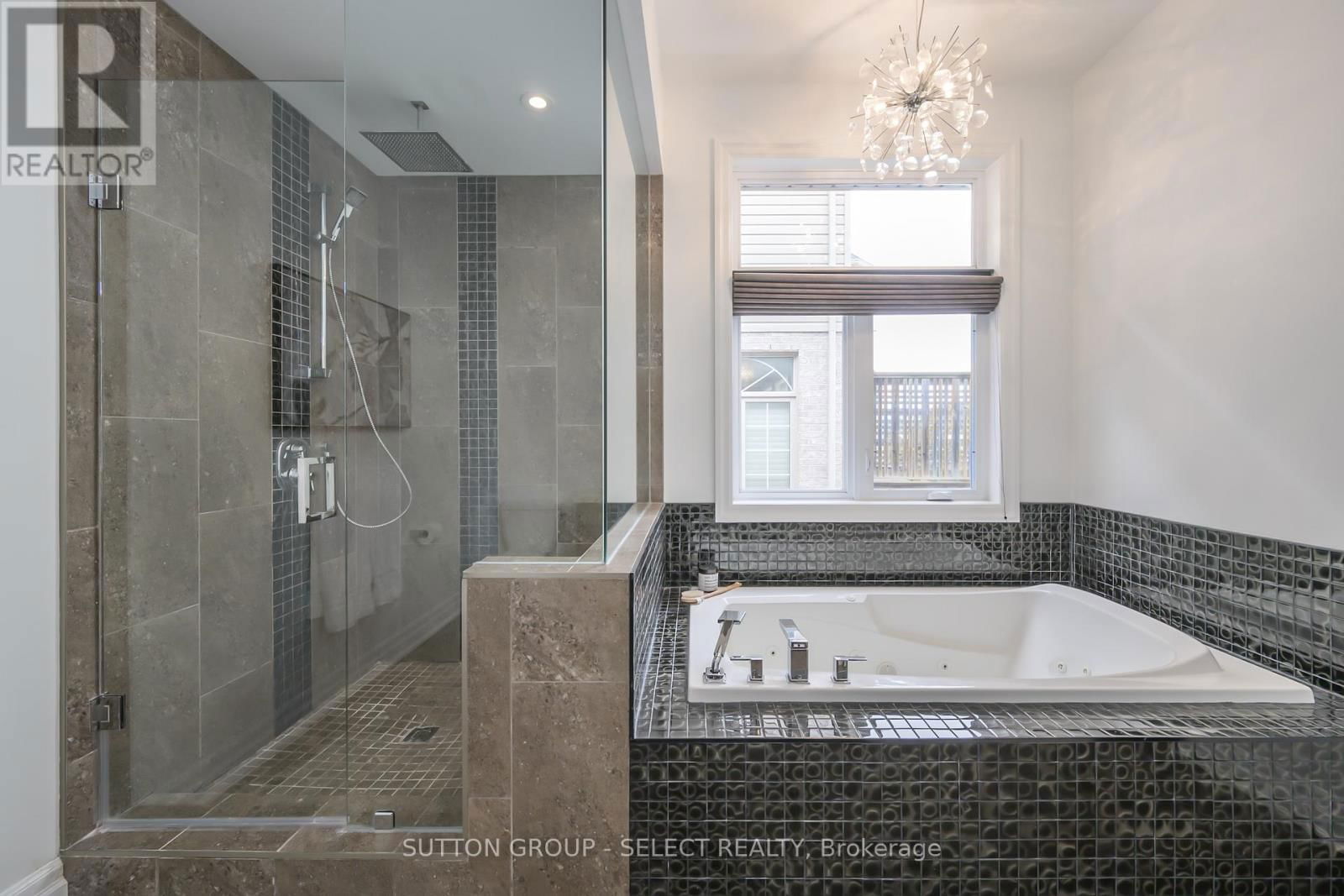 7071 CLAYTON WALK Image 19